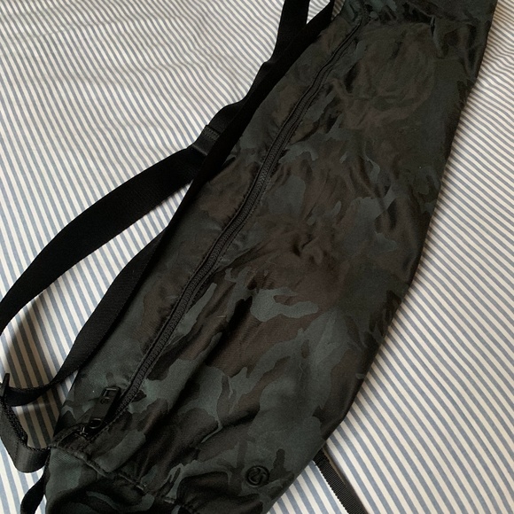 lululemon get rolling yoga mat bag